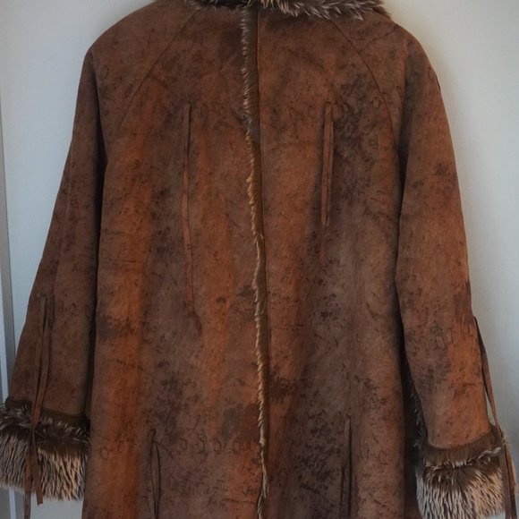 Beautiful Suede Jacket - Picture 2 of 4